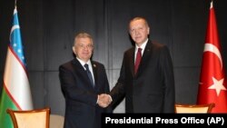 Президенты Узбекистана и Турции Шавкат Мирзияев и Реджеп Тайип Эрдоган.