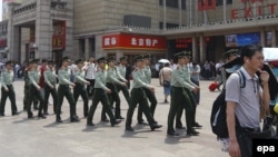 Үрімжідегі жарылыстан соң Пекин теміржол вокзалында қауіпсіздік шаралары күшейтілді. 23 мамыр 2014 жыл.