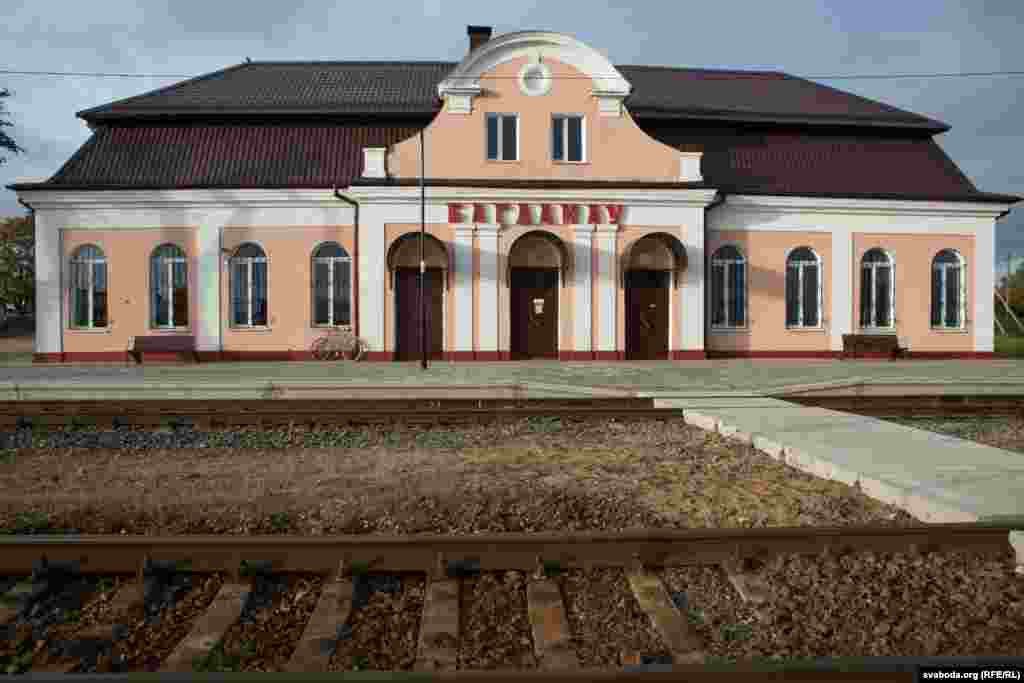 Станцыя Багданаў непадалёк ад Вішнева, зь якой Шымон Пэрэс разам з бацькамі ад'яжджаў у Палестыну.