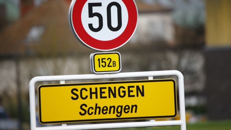Европратениците ја критикуваат продолжената контрола во Шенген зоната