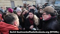 Під Окружним судом Києва. 15 лютого 2019 року