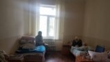 La azilul de bătrîni din satul Sărățenii Vechi