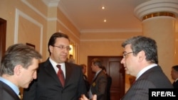 Miniştrii de externe Leancă şi Baconschi în compania lui Marian Lupu