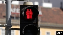 A new traffic light, showing a same-sex couple, in Vienna