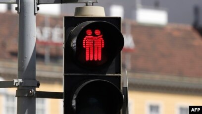 Vienna Traffic Lights Featuring Gay Pictograms Ahead Of Eurovision