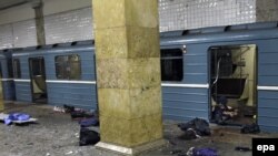 Russia -- The bodies and a destroyed carriage following the explosion at the Park Kultury metro station in Moscow, 29Mar2010