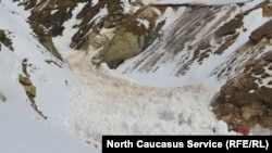 Расчистка снега в горах, Дагестан (иллюстративное фото)