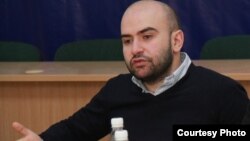 Російський журналіст Нобель Арустамян (на фото) ризикує пропустити Євро-2020, оскільки відвідував непідконтрольну Баку частину території Азербайджану 