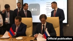 Russia - Top executives of the Armenian company Royalsys Engineering and Russia's Kalashnikov Concern sign an agreement in Moscow, 21 August 2018.