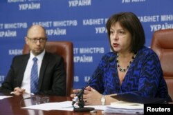 Ukrainian Prime Minister Arseniy Yatsenyuk (left) and Finance Minister Natalie Jaresko