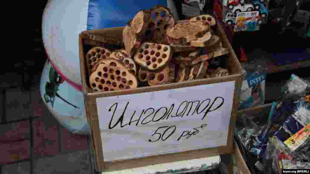 Дерев'яні сувеніри по 50 рублів (19 гривень)