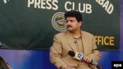 Pakistani journalist Hamid Mir's fearless approach to his work has made him many friends -- and enemies. 