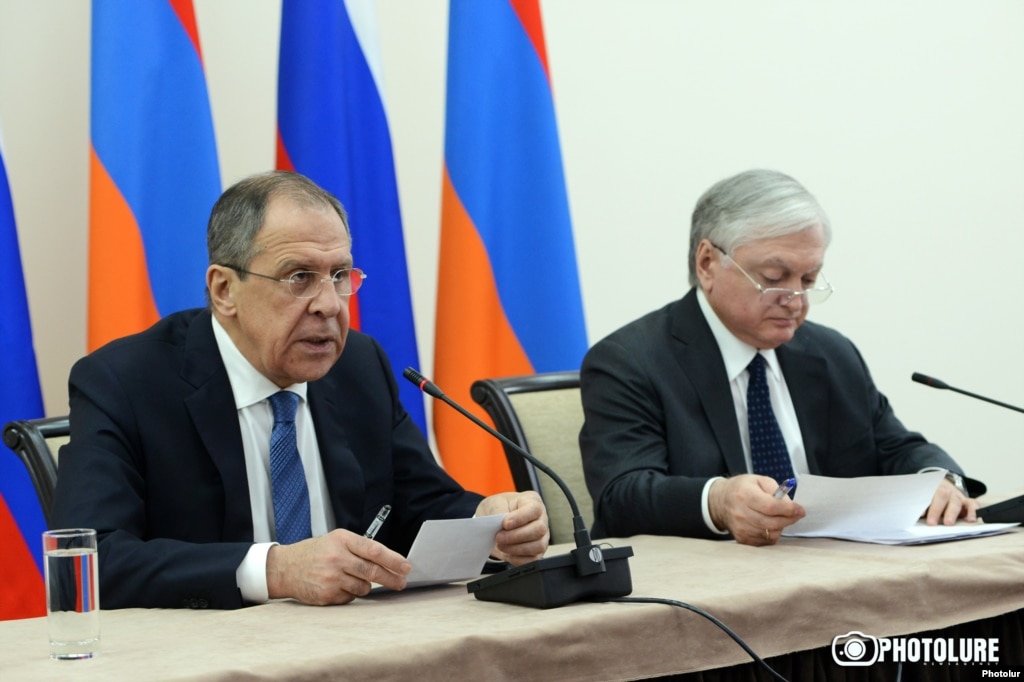 Главы МИД России и Армении Сергей Лавров и Эдвард Налбандян на совместной пресс-конференции в Ереване Главы МИД России и Армении Сергей Лавров и Эдвард Налбандян на совместной пресс-конференции в Ереване