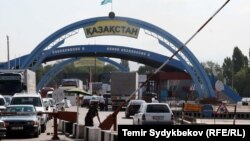Переход на границе Казахстана и Кыргызстана.