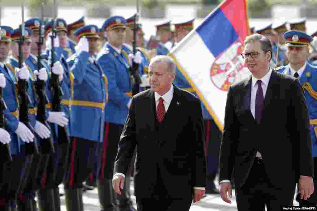 СРБИЈА - Претседателот на Турција Реџеп Таип Ердоган ја почна дводневната официјална посета на Србија. На аендата е средба со претседателот Александар Вучиќ и учество на самитот меѓу Србија, Турција и Босна и Херцеговина.