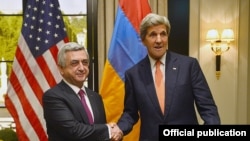 Austria -- Armenian President Serzh Sargsyan meets US Secretary of State John Kerry, Vienna, 16May2016