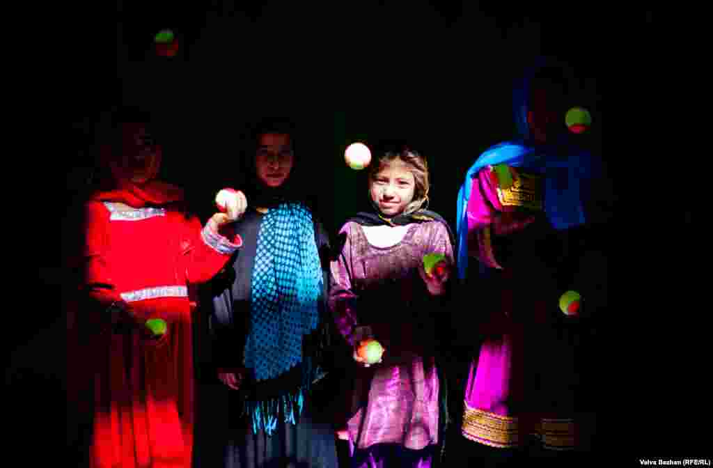 За годы существования Кабульской цирковой школы через нее прошли - и в качестве воспистанников, и в качестве зрителей - более 3 миллиондов детей