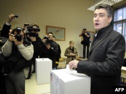 Zoran Milanović na glasanju u Zagrebu, 4. prosinac 2011.