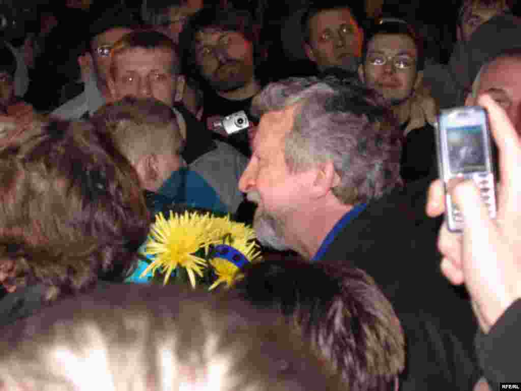 Мілінкевіч на перадвыбарчай акцыі 18 сакавіка 2006