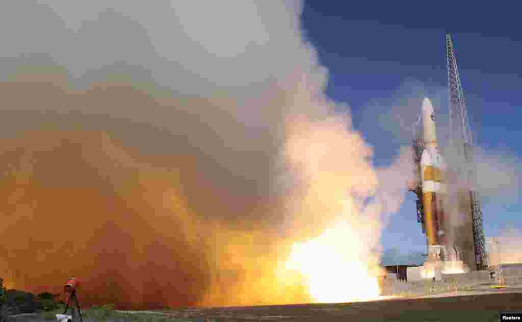 An unmanned Delta 4 Heavy rocket, the largest booster in the U.S. fleet, lifts off from Vandenberg Air Force Base in California to put a classified satellite into orbit for the National Reconnaissance Office. (Reuters/Gene Blevins)