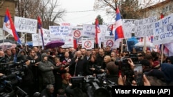 Protesta në Mitrovicën veriore të martën pas dorëheqjes së katër kryetarëve të komunave veriore.