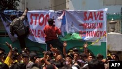 تظاهرات در شهر جاکارتای اندونزی علیه کشتار مسلمانان در میانمار