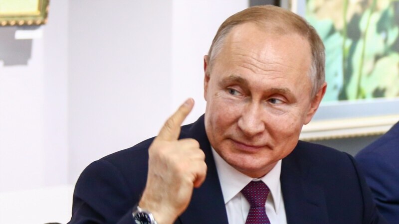Путин ги потпиша законите за лажни вести 