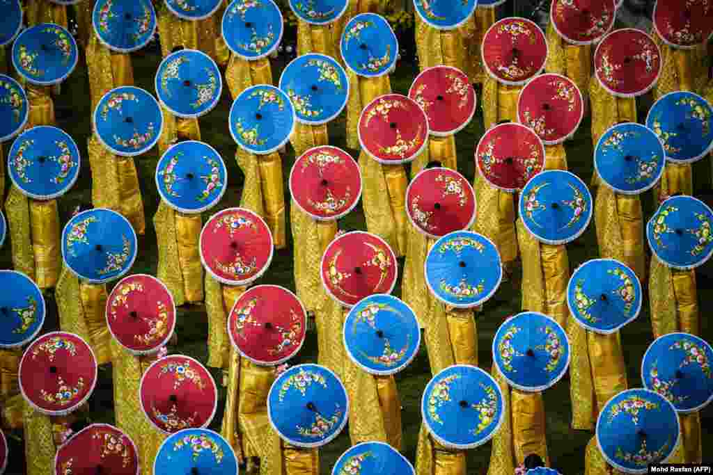 A troupe of Thai performers dance after a Holy Mass by Pope Francis at the National Stadium in Bangkok on November 21. (AFP/Mohd Rasfan)