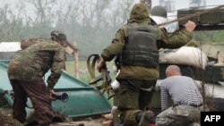 Украинские военные на позициях рядом с городом Донецком. 30 мая 2015 года.