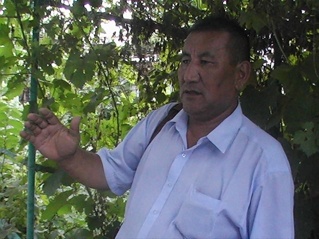 Бывший водитель автопарка Ныгметбай Ермаханов говорит, что готов выйти на пикет. Актобе, 4 августа 2009 года. 