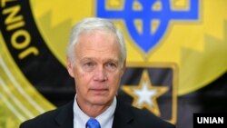Сенатор США Рон Джонсон во время посещения Яворовского полигона. Львов. 8 декабря 2018 года.
