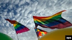 Jynsy azlyklaryň LGBT aktiwistleriniň älemgoşar reňkli baýdagy 