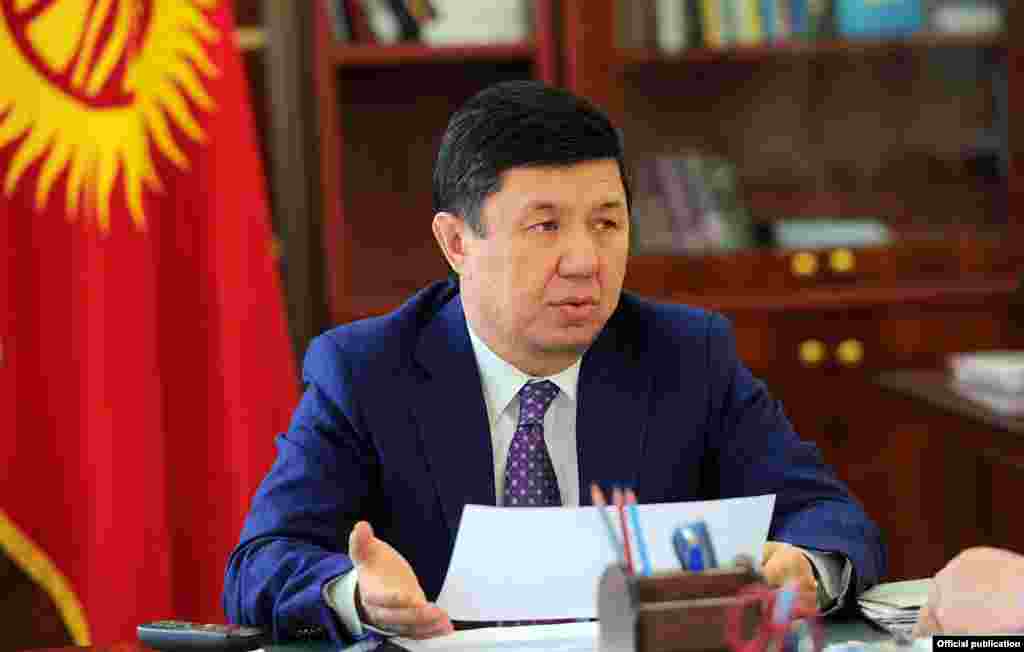 Темир Сариев руководил правительством с 1 мая 2015 года по 11 апреля 2016 года. 