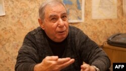 Azerbaijan -- Writer Akram Aylisli speaks during his interview with the AFP in Baku, 13Feb2013