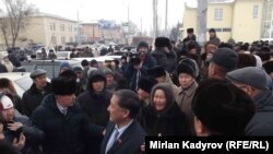 Митингге уюштуруучулардын айтымында, миңге чукул, жергиликтүү бийликтин эсебинде 500дөй киши катышты.