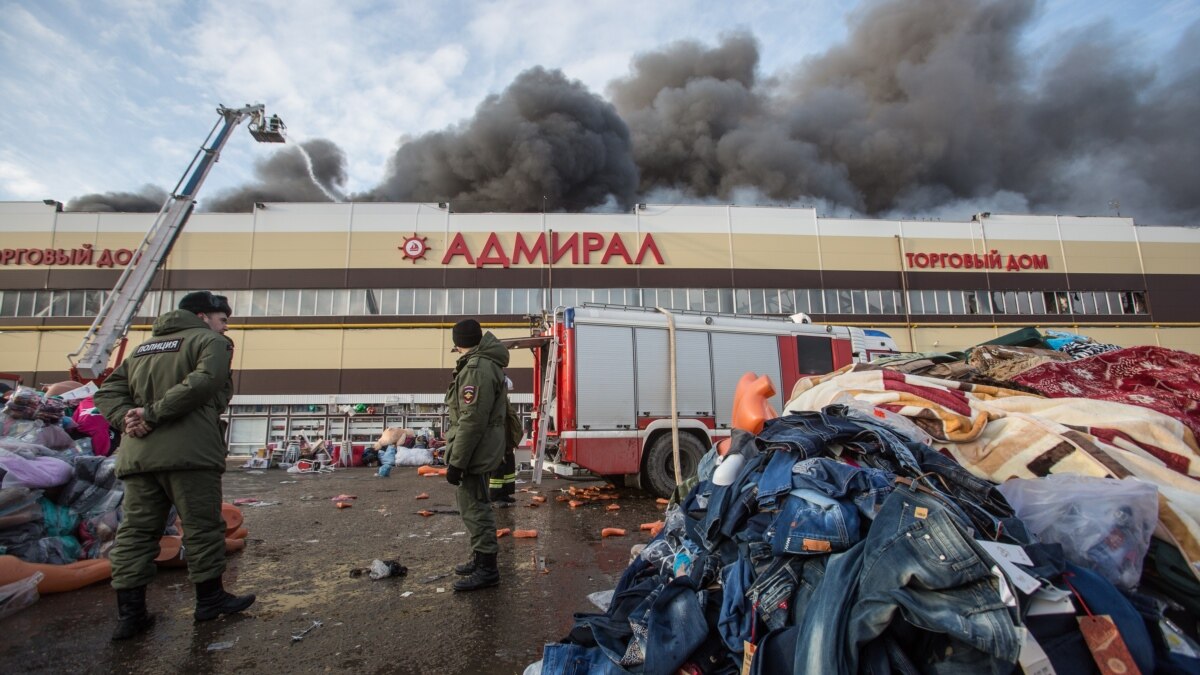 МЧС: среди оставшихся под завалами ТЦ в Казани выживших нет