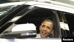Барак Обама за рулем "Ford Explorer"