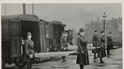 Pandemija se nije dogodila od 1918. godine i vremena španske groznice. Na slici ekipe Crvenog krsta u Sent Luisu (SAD) oktobra 1918.