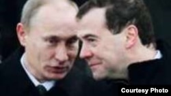 Эрик Альбрехттің "Путин және оның президенті. Медведев кезіндегі Ресей" кітабының мұқабасынан алынған сурет.