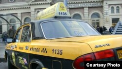 Russia -- Moscow taxi in front of Paveletsky railway station. - undated