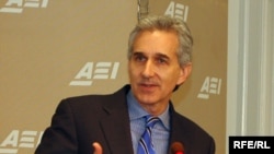 RFE/RL President Jeffrey Gedmin speaking at AEI