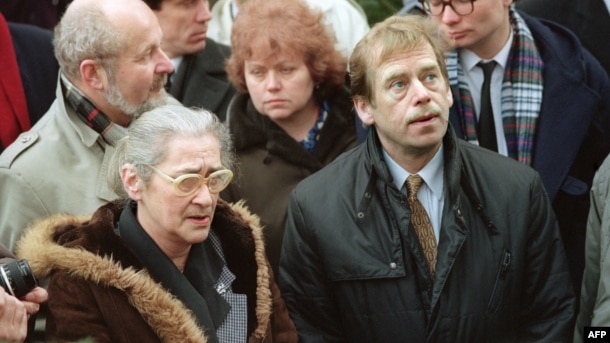 Czechoslovak President Vaclav Havel visits Yelena Bonner (left) in Moscow on February 27, 1990.