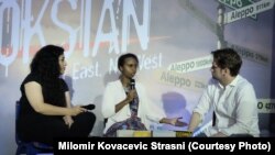 Nadifa Mohamed (u sredini), somalijsko-britanska spisateljica, tokom razgovora s Johnom Freemanom i Athenom Farrokhzad, Bookstan, Sarajevo, 7. juli, 2018.godine