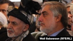 Ашраф Гані (л) і Абдулла Абдулла (п) на урочистостях у Кабулі, 25 лютого 2016 року