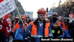 Франција: Синдикатите и работниците на протест против владиниот план за прензиска реформа. 16.1.2020. 