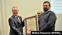 Šef sarajevskog biroa RSE Milenko Voćkić i Eldin Karić 