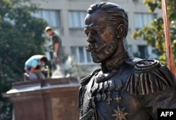 Подготовка к установке памятника Николаю II в Белграде