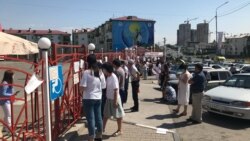 Очередь перед отделом РАГС в Шымкенте. 21 июля 2020 года.