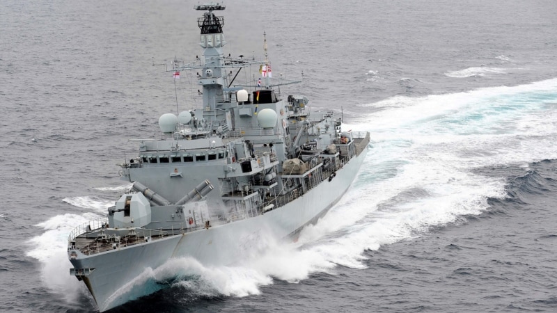 Anijet iraniane përpiqen të kapin cisternën britanike 