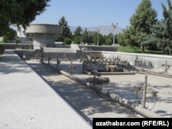 Many of the fountains in Ashgabat's Garashsyzlyk park are out of service.